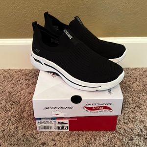 Skechers Go Walk Arch Fit Black 7.5